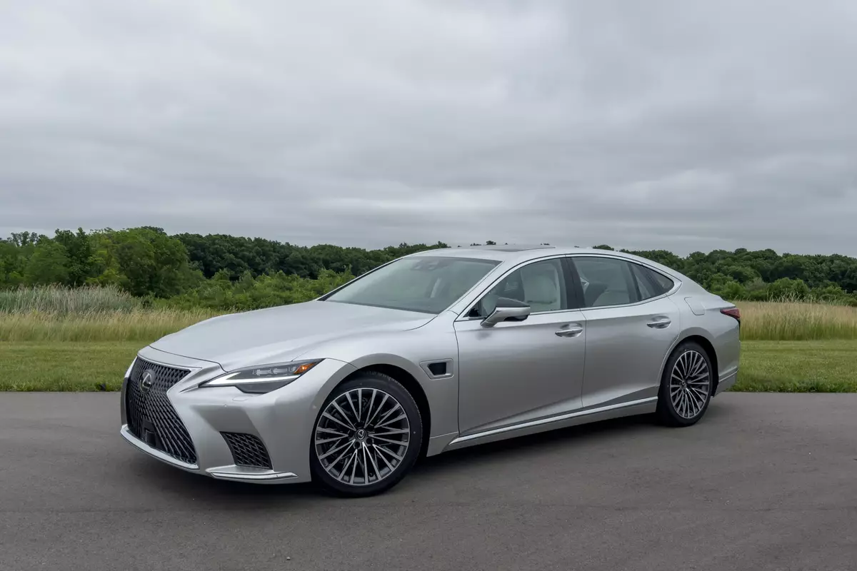 Review of the 2024 Lexus LS 500h Refreshingly Simple